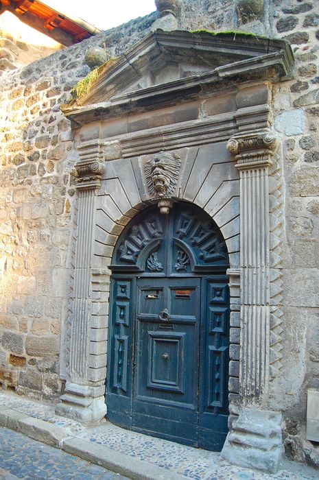 porte d’accès sur rue, vue générale