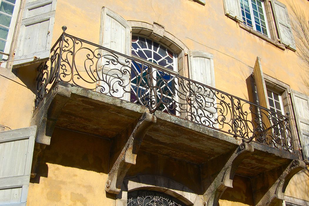 façade sud sur rue, détail de la ferronnerie du 1er étage