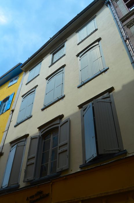 façade sur rue, vue générale