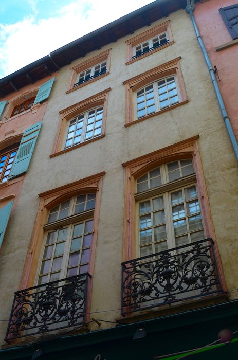 façade sur rue, vue générale