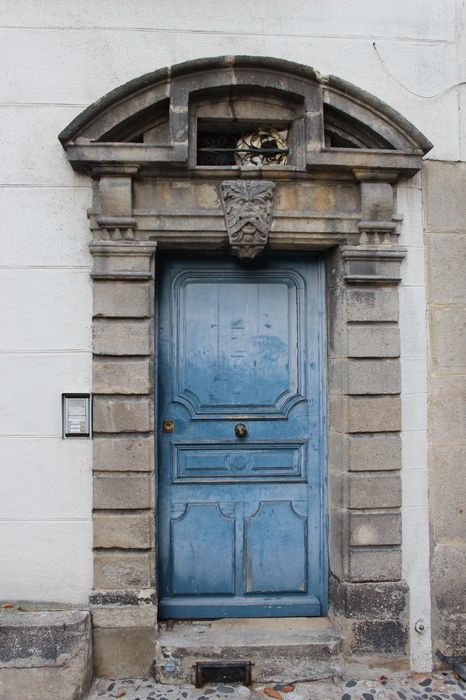 porte d’accès sur rue, vue générale