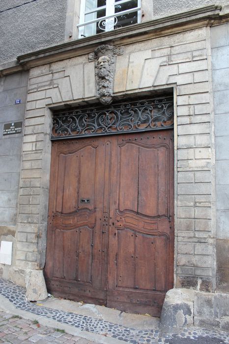 porte d’accès sur rue, vue générale