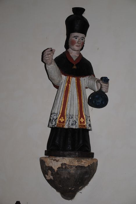 statue : Saint Yves, vue générale
