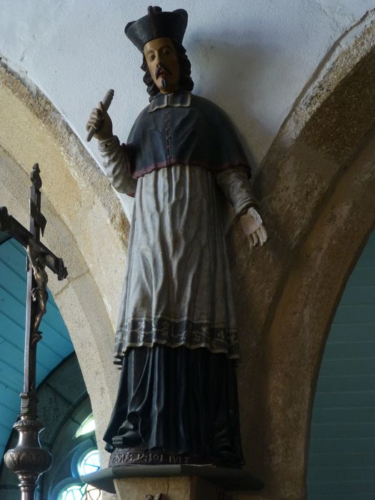 Statue : Saint Yves, vue générale