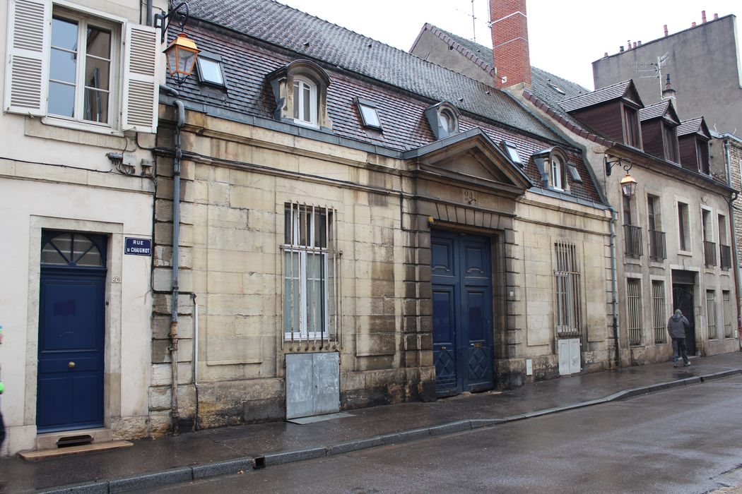 Hôtel (ancien) : Façade sur rue, vue générale