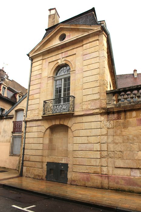 Hôtel de Ruffey : Façade nord sur rue de l’aile nord, vue générale