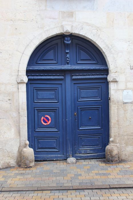 Hôtel Petit de Ruffey : Portail sur rue, vue générale