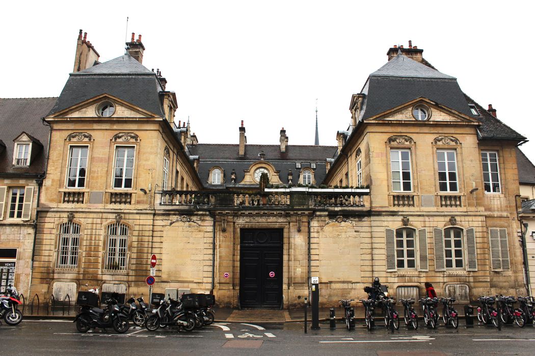 Hôtel Fevret de Saint-Mesmin : Ensemble est, vue générale