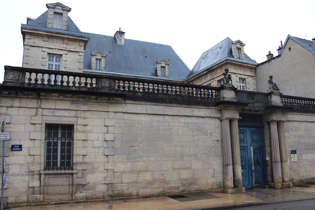 Hôtel d'Esterno : Porche d’accès sur rue, vue générale