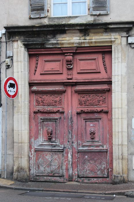 Immeuble : Portail d’accès sur rue, vue générale