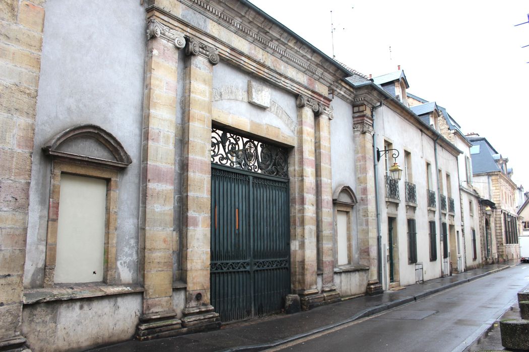 Couvent des Carmes, puis de la Visitation (ancien) : Porche d’accès sur rue, vue générale