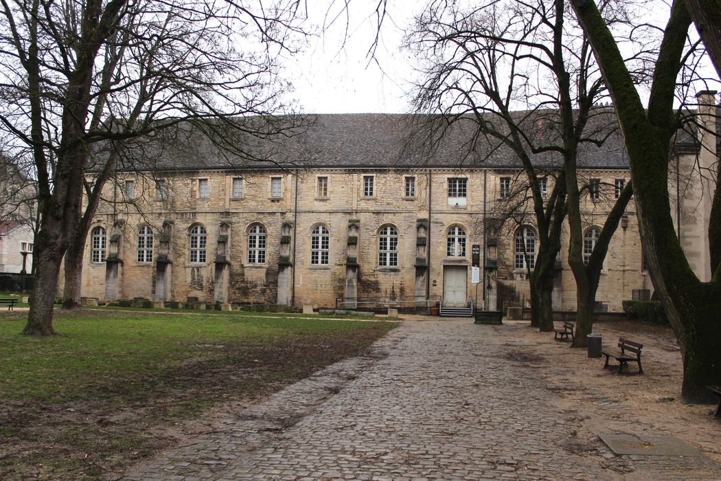 Ancienne abbaye Saint-Bénigne : Ancien cloître, aile est, façade ouest, vue générale