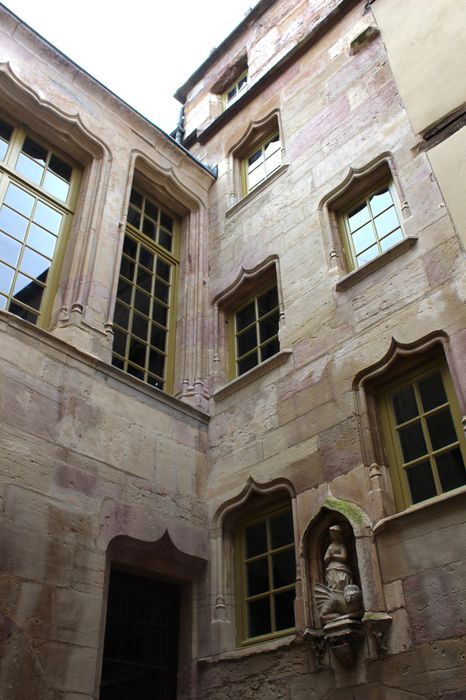 Hôtel Godran : Cour intérieure, vue partielle des façades