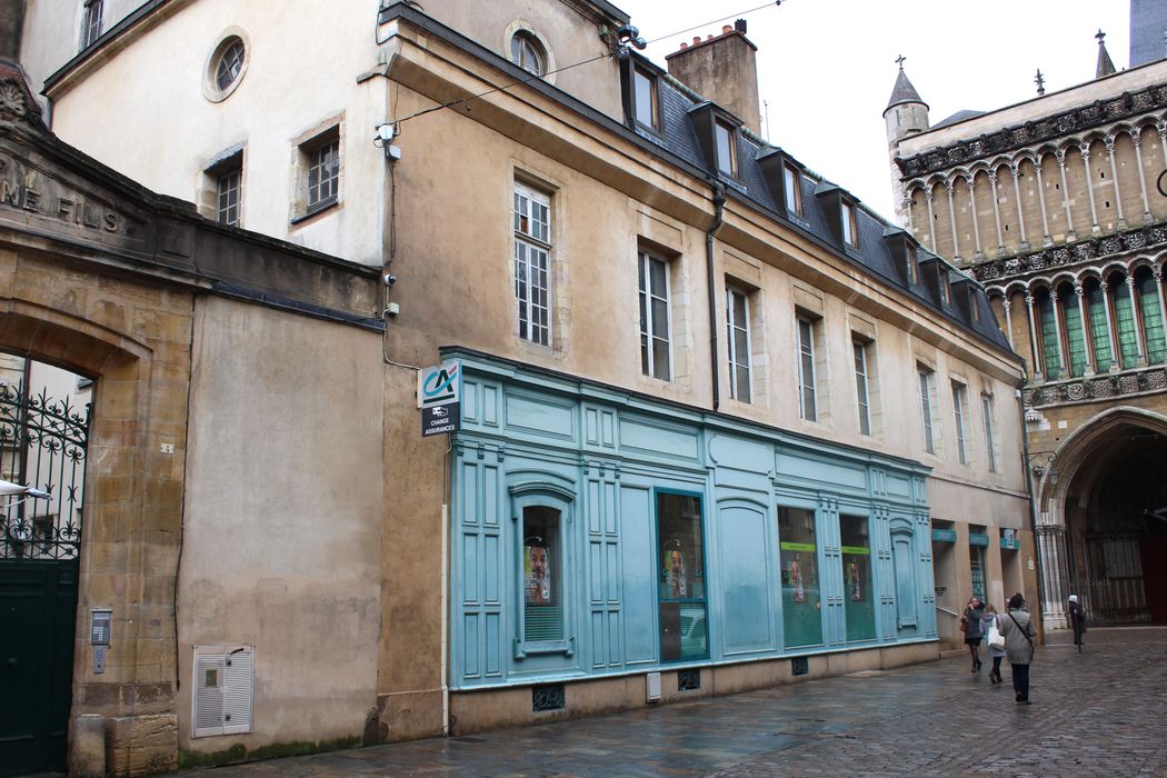 Immeuble : Façade sur rue, vue générale