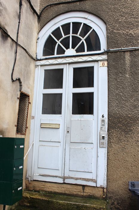 Immeuble : Porte d’accès sur rue, vue générale