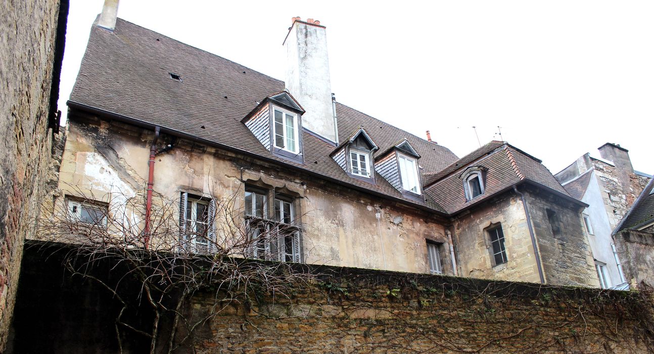 Hôtel de Noident : façade sur cour, vue partielle