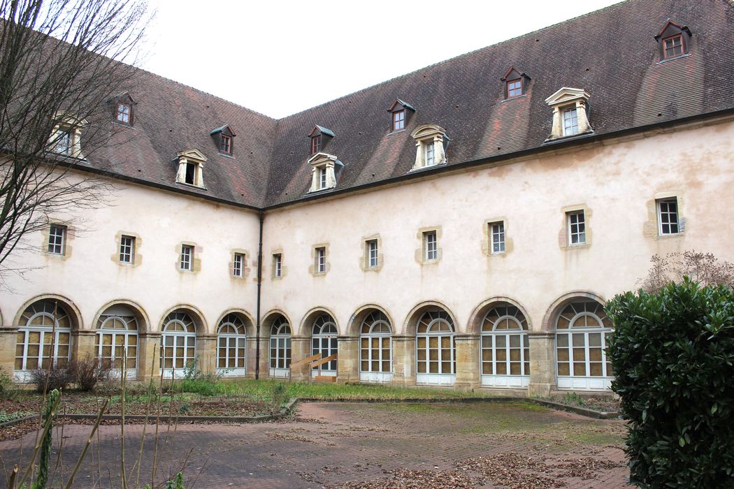 cloître, ailes nord et est, façades sud et ouest