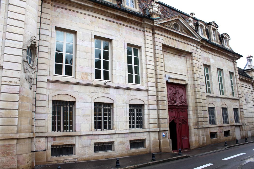 Hôtel Chartraire de Montigny : Façade sur rue, vue générale