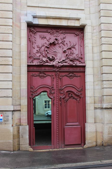 Hôtel Chartraire de Montigny : Portail d’accès sur rue, vue générale