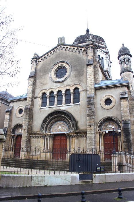 Synagogue : Façade occidentale, vue générale