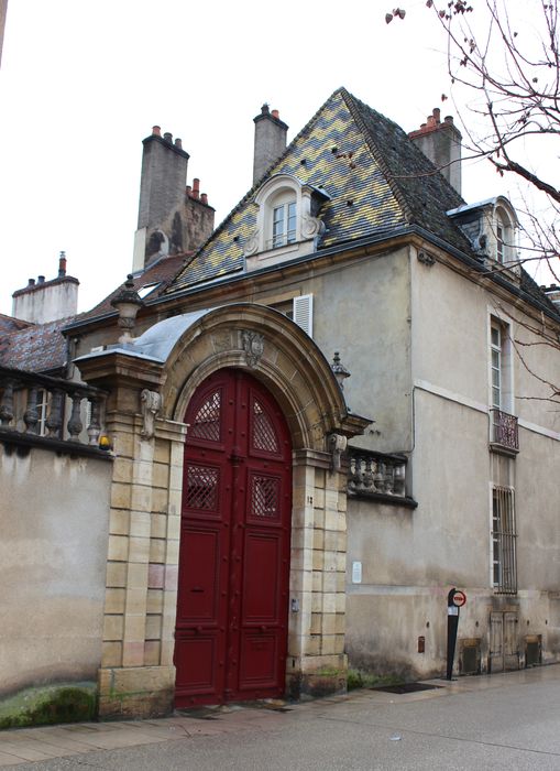 Hôtel Rigoley de Chevigny : Porche d’accès sur rue, vue générale