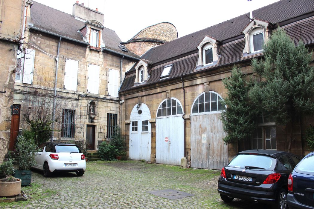 Hôtel Patarin (ancien) : Cour intérieure, vue partielle