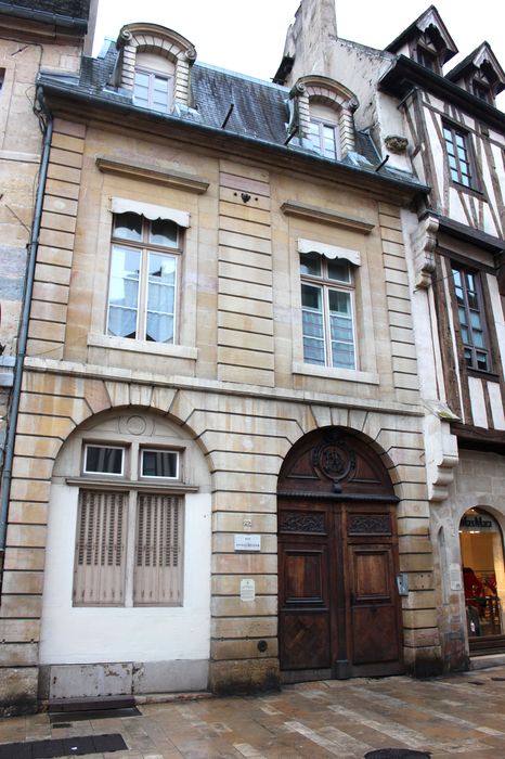 Maison : Façade sur rue, vue générale