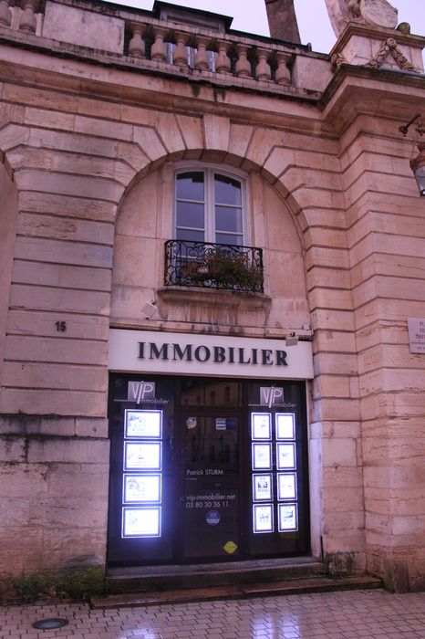 Immeuble : Vue partielle de la façade