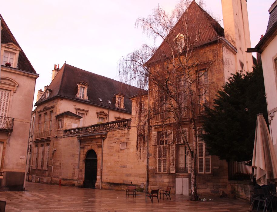 Hôtel du Président Bouhier : Ensemble est sur rue, vue générale