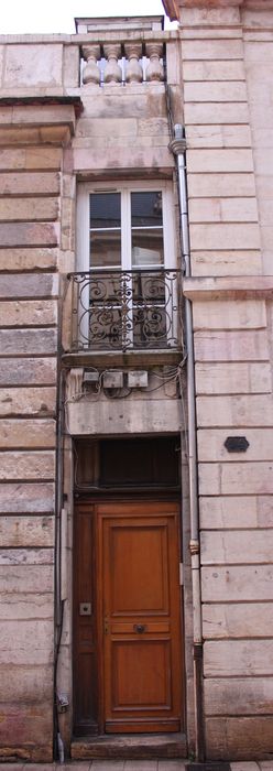 Immeuble : Façade sur rue, vue générale