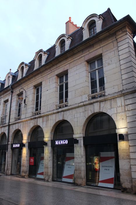 Immeuble : Façade sur rue, vue générale