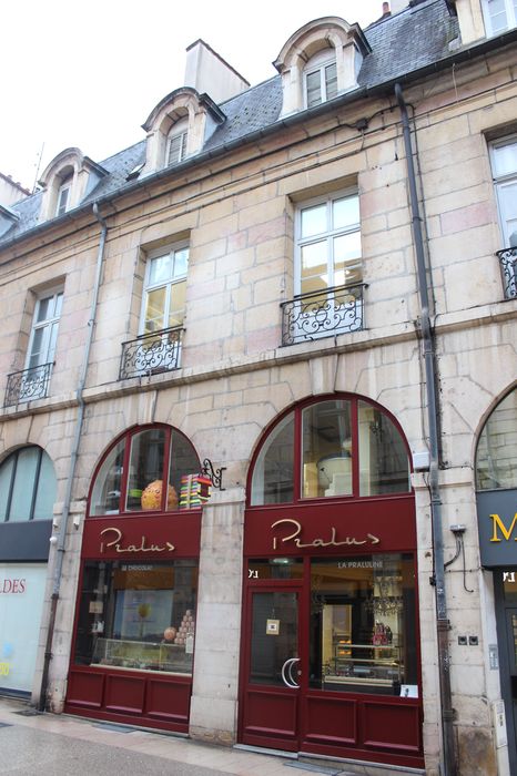 Immeuble : Façade sur rue, vue générale