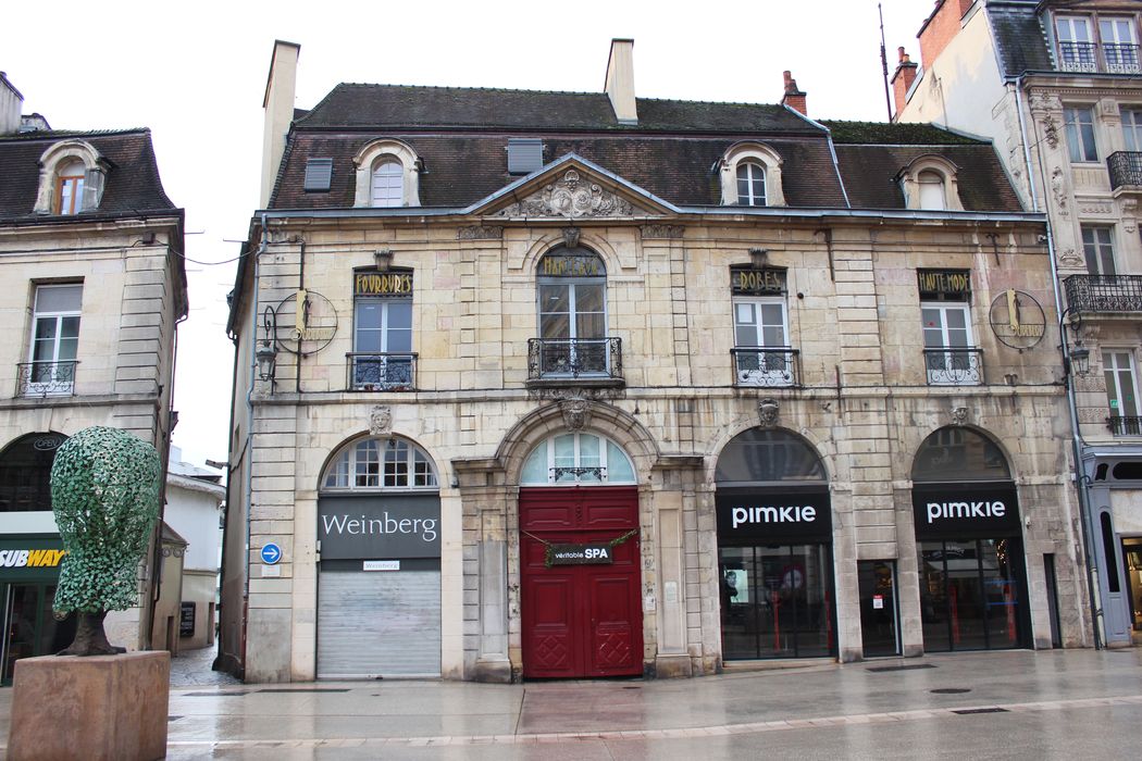 Hôtel Burteur : Façade sur rue, vue générale