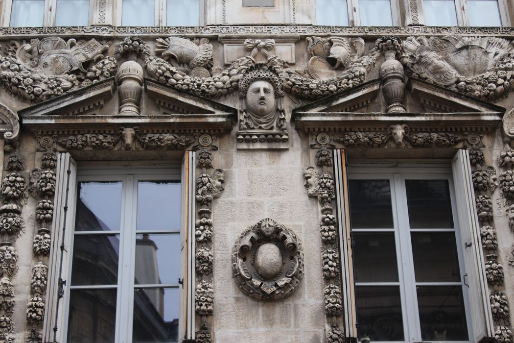 Maison Milsand, dite aussi des Ambassadeurs : Façade sur rue, vue partielle