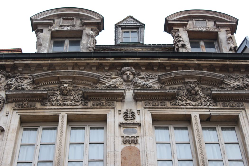 Maison Milsand, dite aussi des Ambassadeurs : Façade sur rue, vue partielle