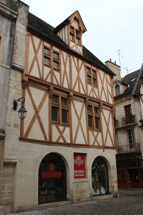 Maison : Façade sur rue, vue générale