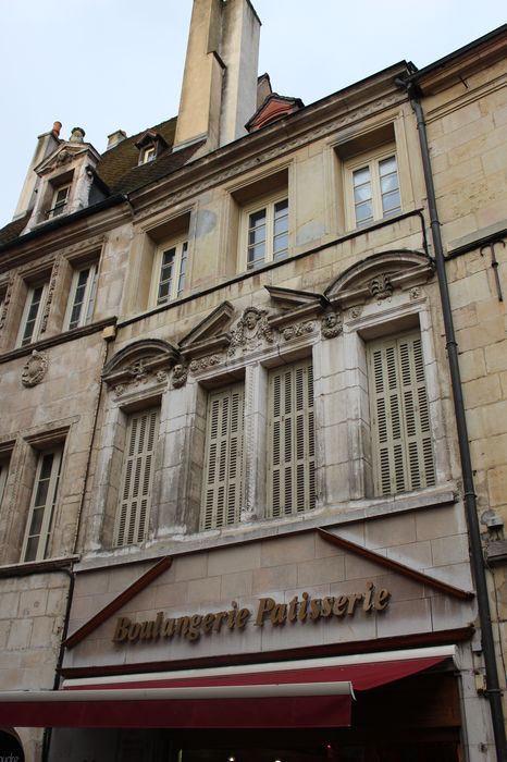 Maison : Façade sur rue, vue générale