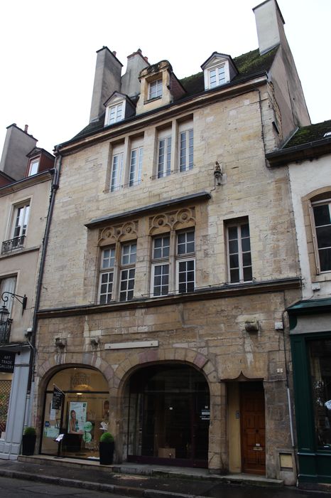 Hôtel des Griffons : façade sur rue, vue générale