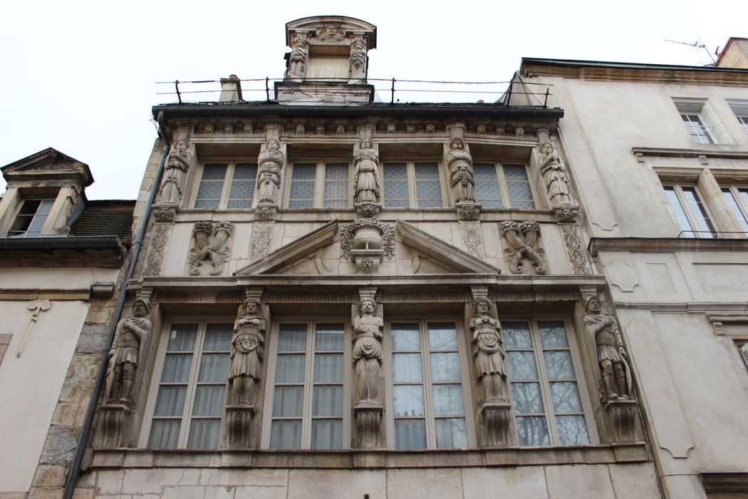 Maison dite des Cariatides ou Maison Pouffier : Façade sur rue, vue partielle