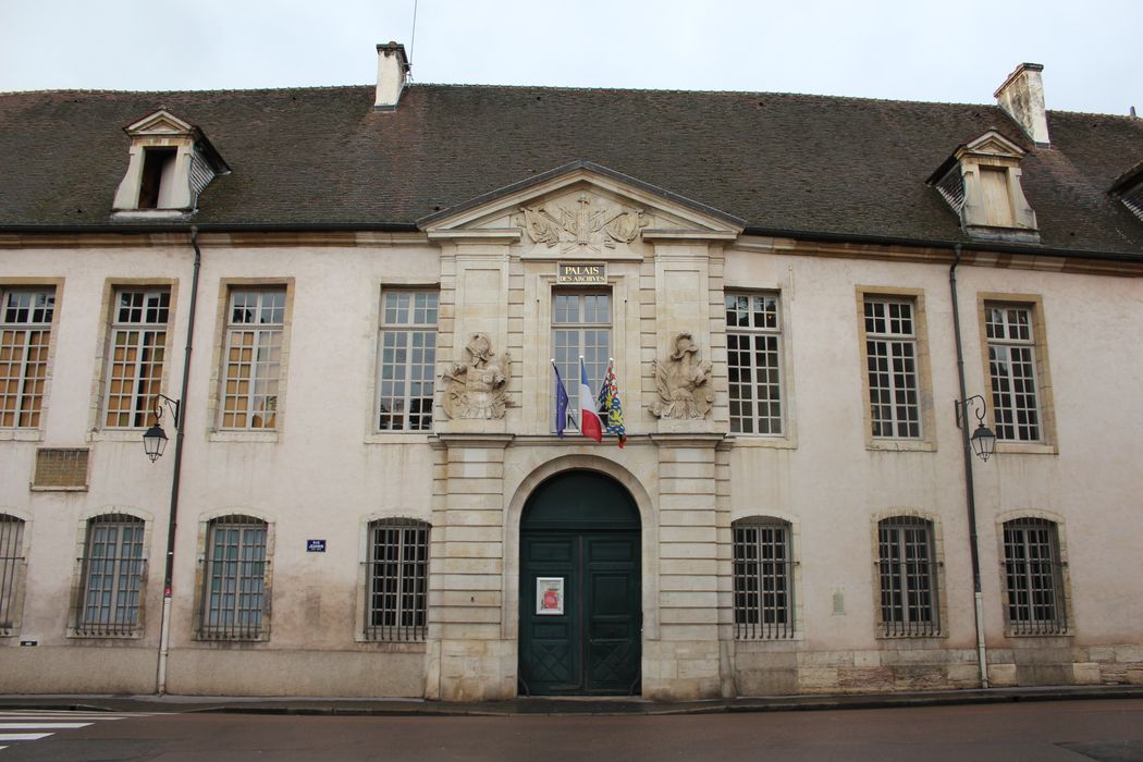 Hôtel Nicolas Rolin : Façade nord, vue partielle