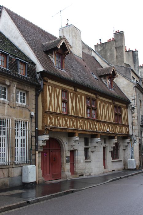 Maison à pans de bois : Façade sur rue, vue générale