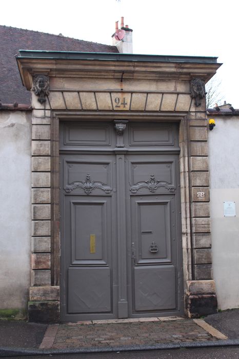 Hôtel Buffon : Porche d’accès sur rue, vue générale