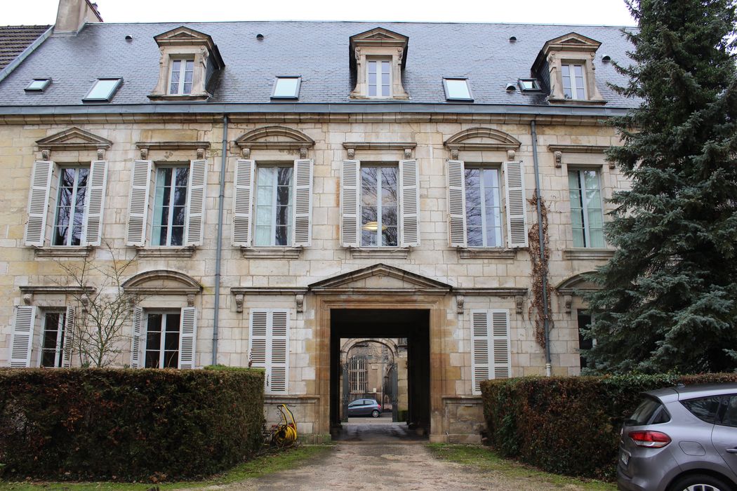 Hôtel des Barres (ancien) : Façade est sur jardin, vue générale