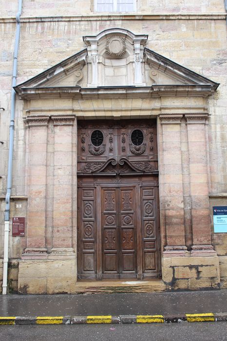 Collège des jésuites des Godrans (ancien) : Portail d’accès nord sur rue, vue générale