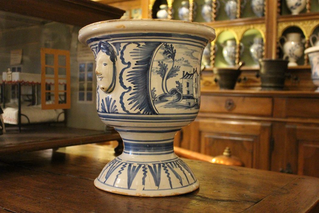 vase décoratif à piédouche - © Ministère de la Culture (France), Médiathèque du patrimoine et de la photographie, diffusion RMN-GP
