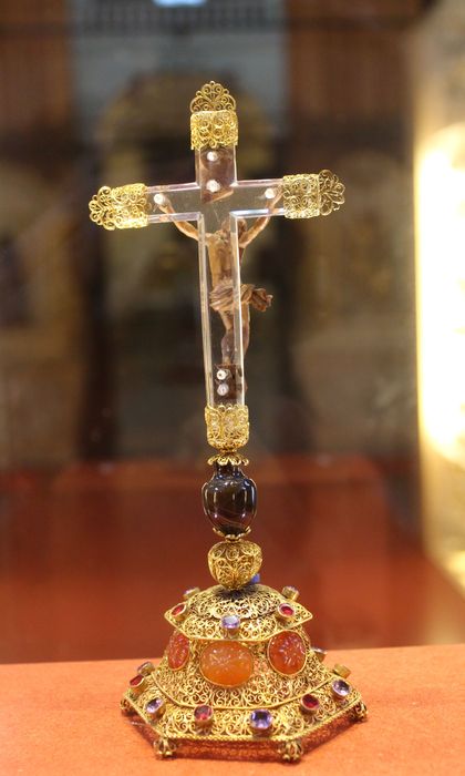 croix : crucifix dit de Christine de Suède