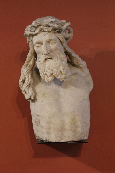 Fragment de statue : Christ en croix