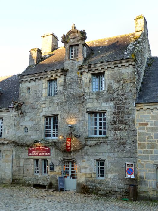 Vieille maison : Façade sur rue, vue générale