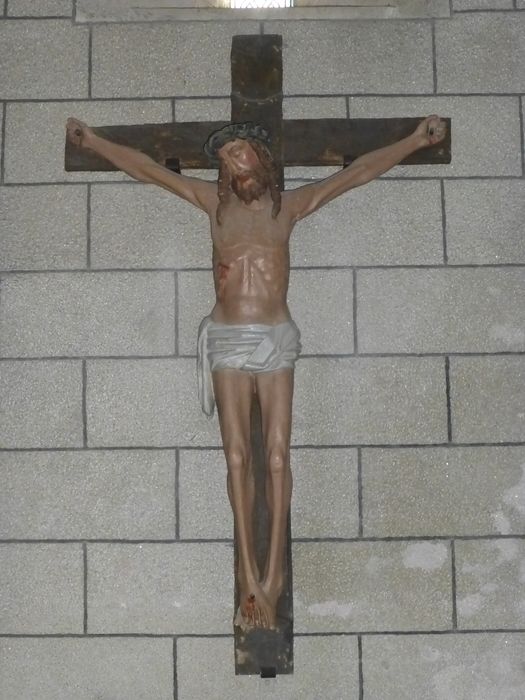 Statue : Christ en croix