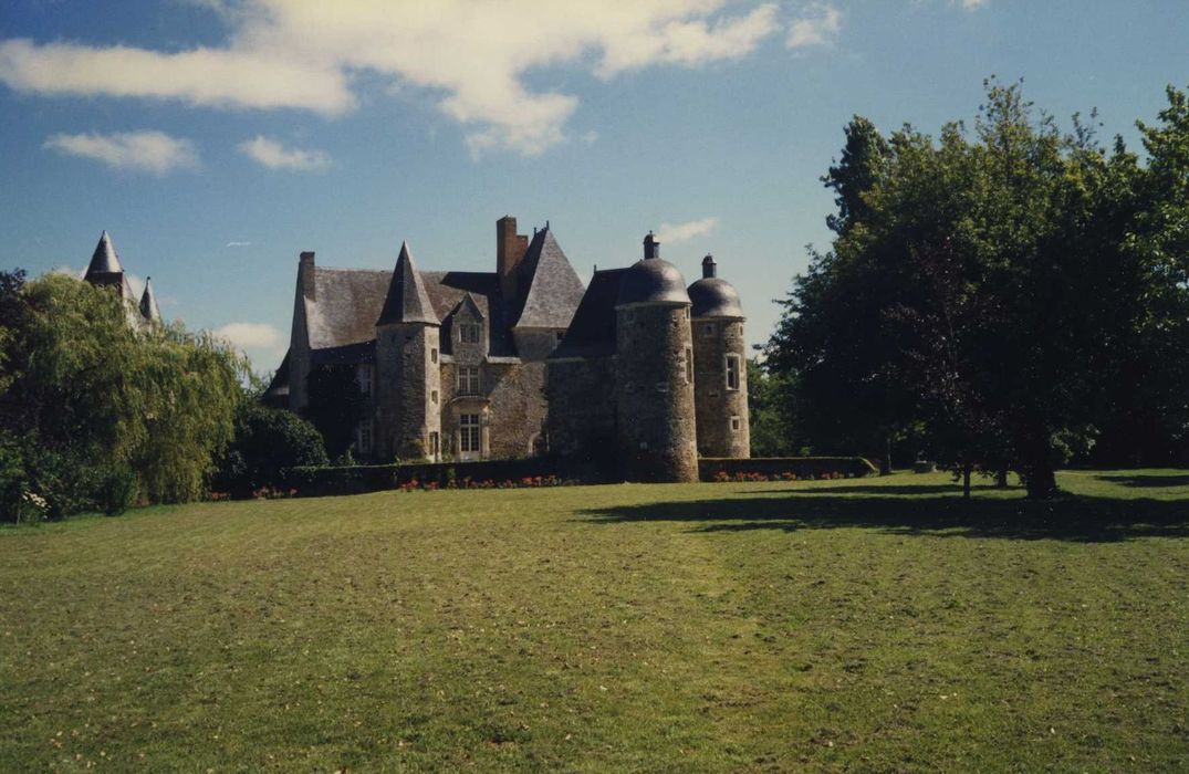 Château de l'Escoublère : Ensemble sud, vue générale